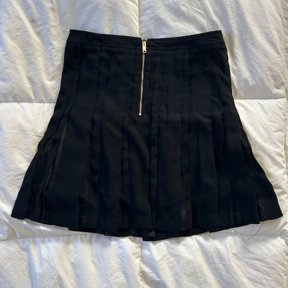 Burberry black pleated skirt Size 6 - Picture 3 of 3
